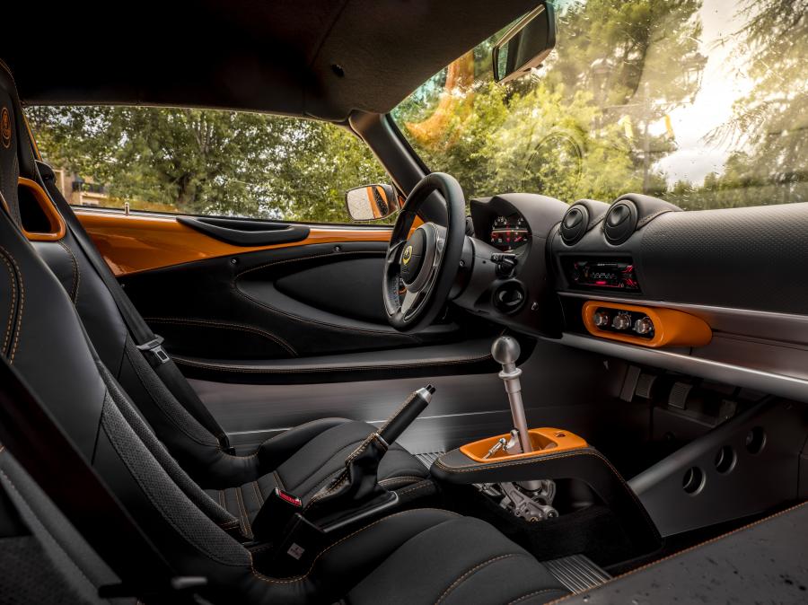 Интерьер Lotus Exige Sport 350 2019 года  (WW) (фото 13 из 23)